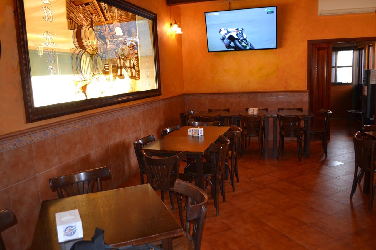 Hostal Pension La Ruta Патерна-дель-Кампо Экстерьер фото